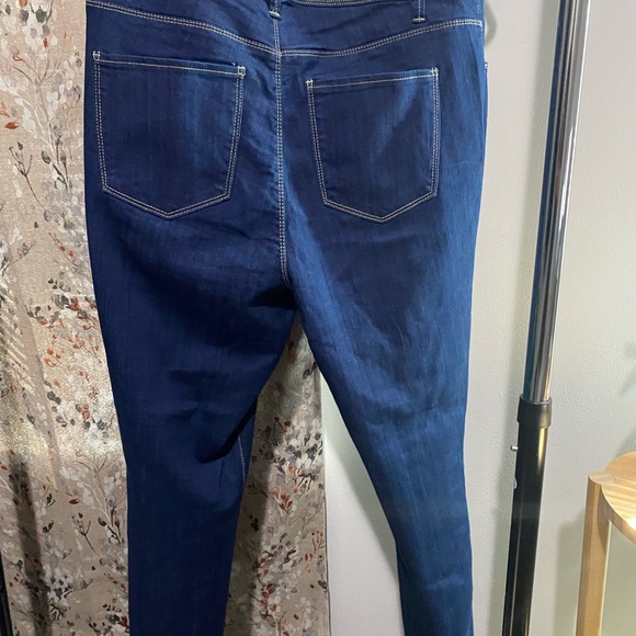 Size 16 YMI stretchy jeans new never worn - Picture 5 of 8